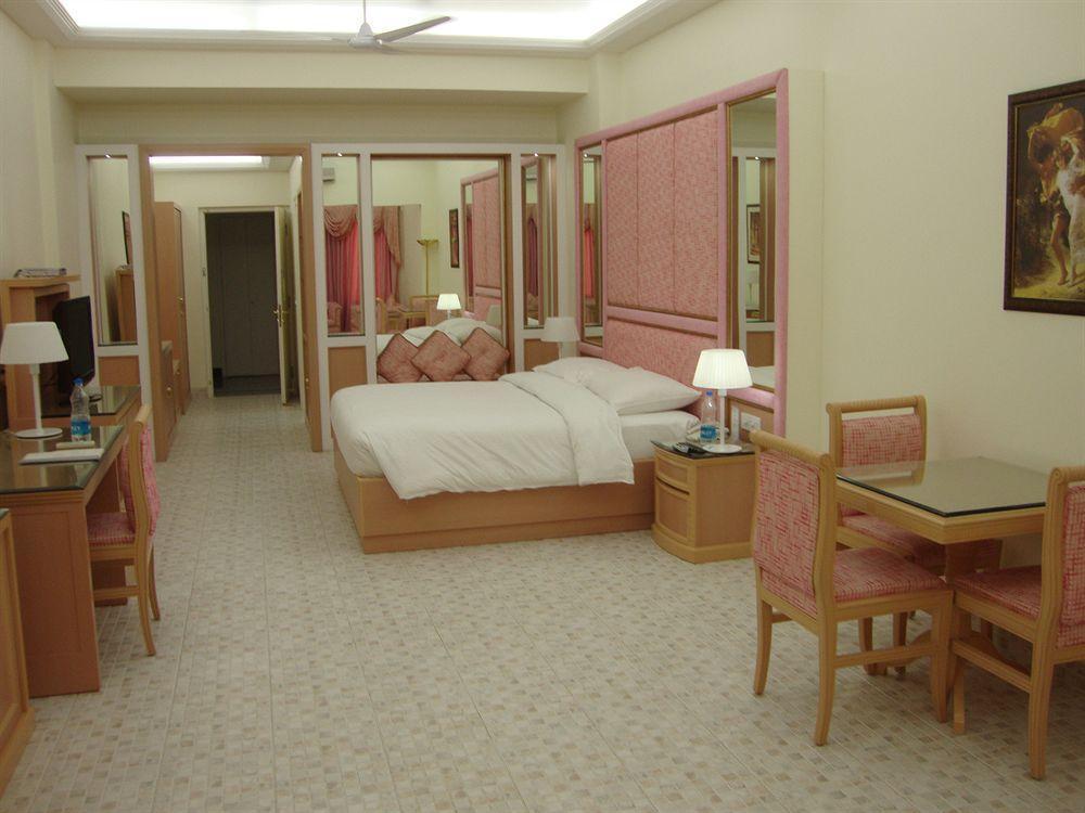 คลับมหินทรา กันทคต Hotel Kandaghat ภายนอก รูปภาพ